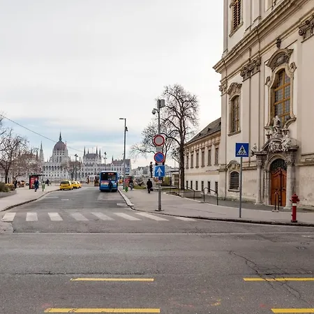 Parliament Peak Retreat Apartment Budapest