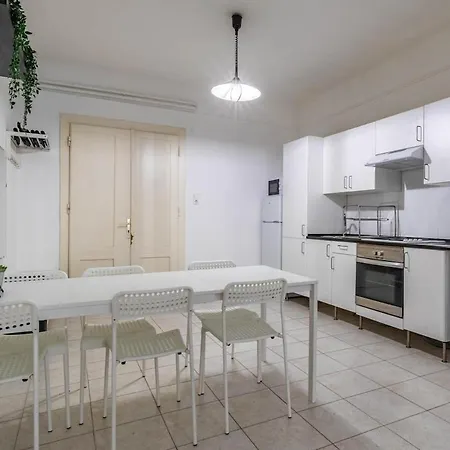 Parliament Peak Retreat Apartment