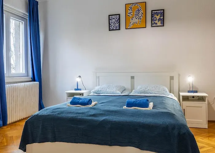 Parliament Peak Retreat